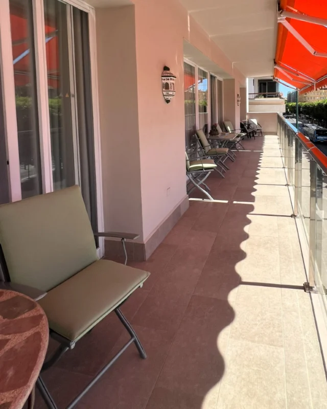 🇪🇸 La localización es clave cuando se trata de tu hogar. 📍  Vivir en una zona bien ubicada no solo mejora tu calidad de vida, sino que también aumenta el valor de tu propiedad.  Ya sea cerca de la playa, del centro o en un barrio tranquilo, encontrar el lugar adecuado hace toda la diferencia.  Encuentra tu hogar en la mejor ubicación con Inmobiliaria Ramos. 💚  🇬🇧 Location is key when it comes to your home. 📍  Living in a well-located area not only improves your quality of life, but also increases the value of your property.  Whether it's near the beach, downtown or in a quiet neighborhood, finding the right location makes all the difference.  Find your home in the best location with Inmobiliaria Ramos. 💚  #UbicaciónPerfecta #TuNuevoHogar #InmoRamos #ViviendaMálaga